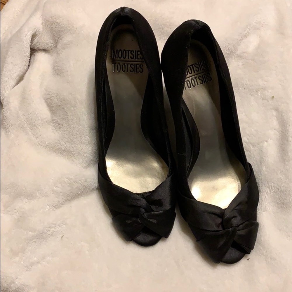 🔥4 for $20🔥 Black peep-toe heels satin look size 7